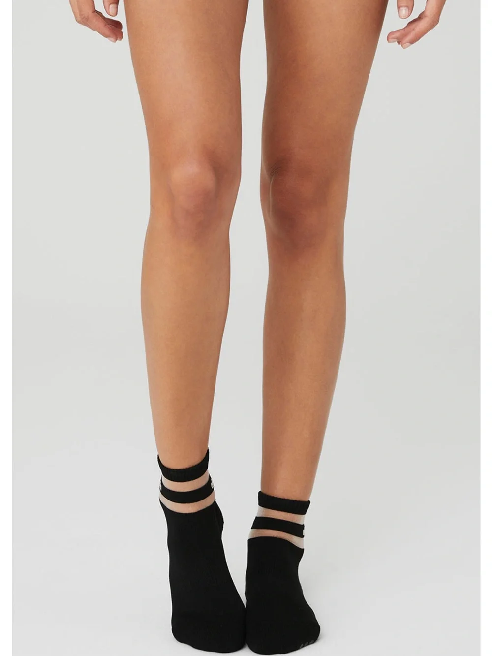 ALO Yoga Woman’s Pulse Grip Socks